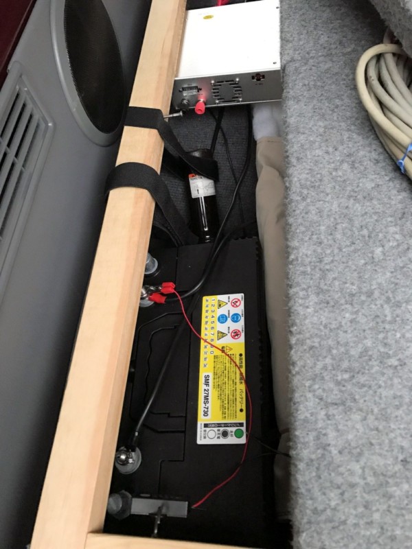 ランクル70に車中泊用サブバッテリー Jaosショック Suxonマフラー情報 Byくろすさん ランクル70研究所 Landcruiser70 Labo