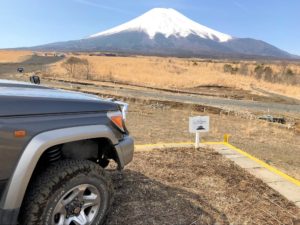 ランクル70と富士山（北富士演習場）2