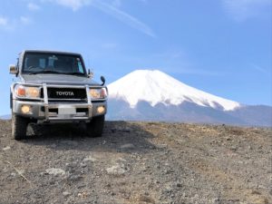 北富士演習場でのランクル70と富士山