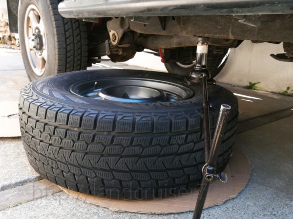 ホイールからタイヤをdiyで外した方法 タイヤは廃棄前提 16インチ 265 70r16 ランクル70研究所 Lc70 Labo
